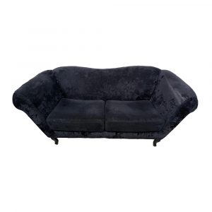 Sofá negro de terciopelo